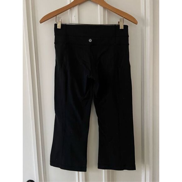 Lululemon reversible black Capri leggings 4 - Picture 3 of 4